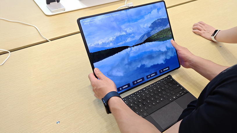 18インチのフォルダブル・ノート「MateBook Fold Ultimate Design」を見た。そのインパクトたるや(スマホ沼) 画像