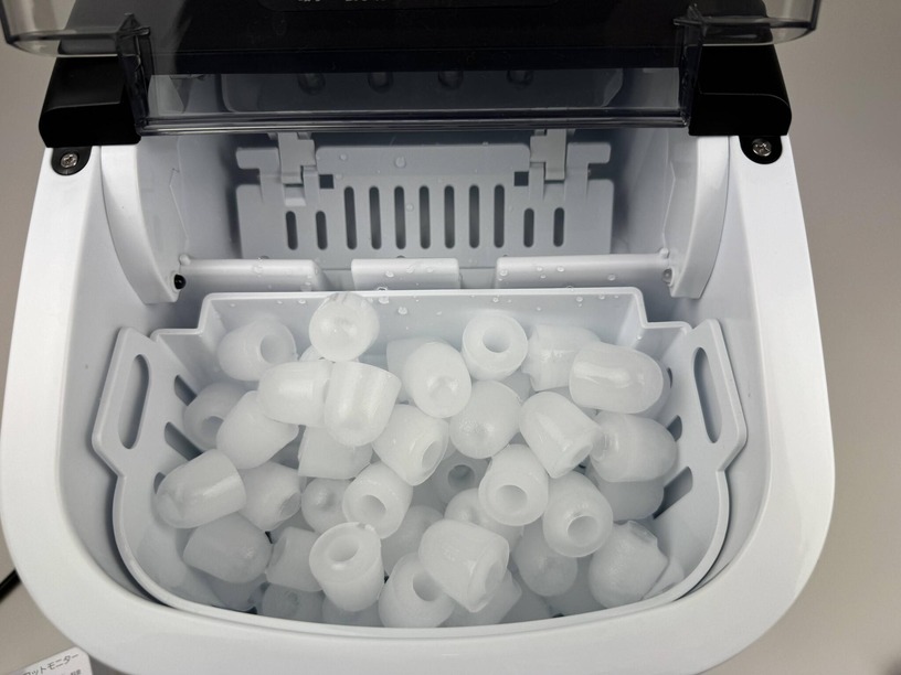 コンビニで氷を買うよりおトク! 最速6分で氷ができる格安製氷機を買ってみた 画像
