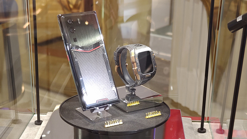 ウン100万円のスマートフォンに心がグラッと来てしまう(スマホ沼) 画像