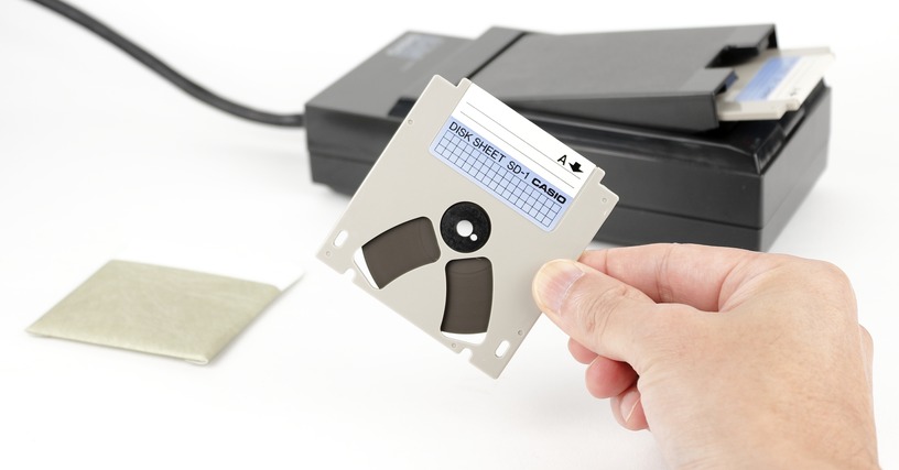 事務コンやワープロで使われたスパイラル記録の磁気ディスク「データカセット」(16KB~、1982年頃~):ロストメモリーズ File045 画像