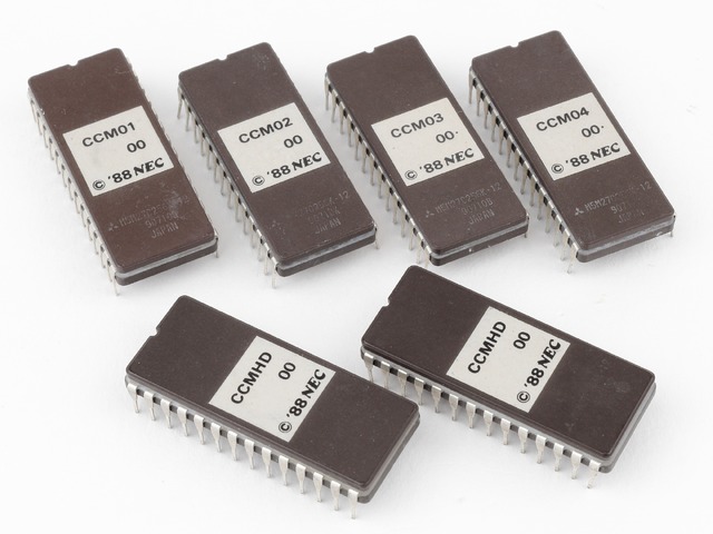 ファミコンでも使われた? 繰り返しの書き込みと紫外線による消去が可能な便利なROM「UV-EPROM」(2Kbit~、1971年頃~):ロストメモリーズ File044