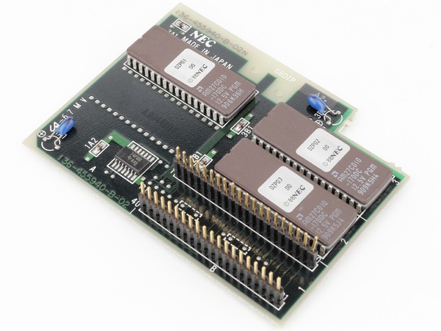 ファミコンでも使われた? 繰り返しの書き込みと紫外線による消去が可能な便利なROM「UV-EPROM」(2Kbit~、1971年頃~):ロストメモリーズ File044