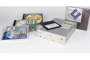 PDにCD-R書き込みも対応した「Multi CD-R」ドライブ（650MB、1998年頃～）：ロストメモリーズ File037 画像