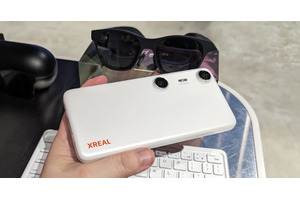 令和のステレオ3Dカメラ XREAL Beam Pro発売。3万円台のスマホ型「空間コンピューティングデバイス」、ARグラスをフル活用 画像