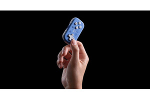 手の中サイズの小型コントローラ8BitDo Micro発売。左手用やリモコンにもなるBluetooth 対応 画像