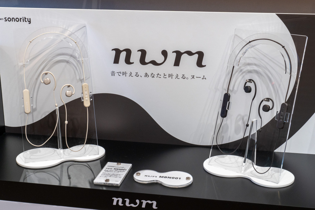 NTTの耳を塞がないイヤホン「耳スピ」にネックバンド型 nwm MBN001発売