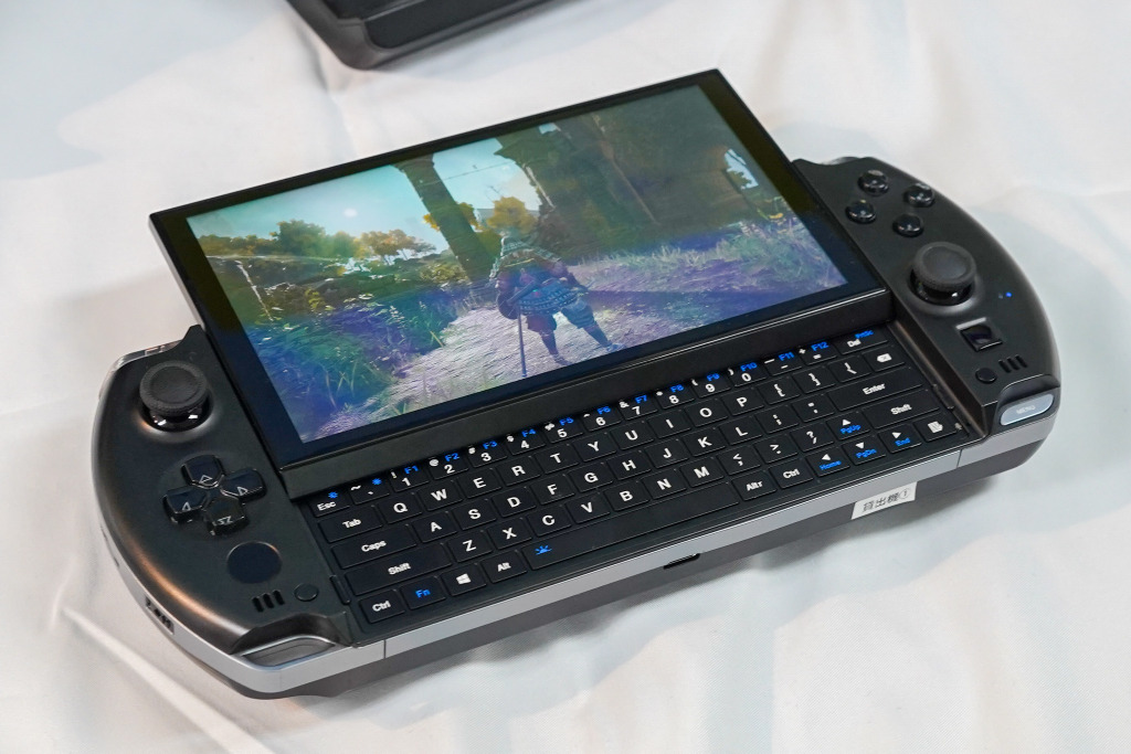 PSPのようなゲーミングUMPC「GPD WIN 4」国内予約開始。スライド式メカニカルキーボード搭載 | テクノエッジ TechnoEdge