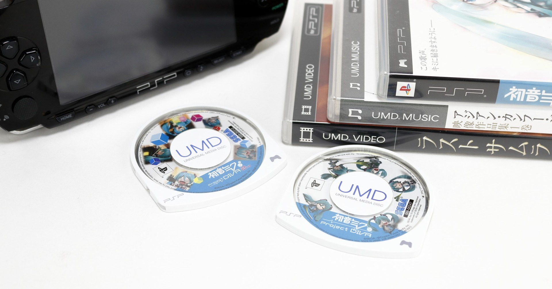 携帯ゲーム機PSPで採用された60mm光ディスク「UMD」（1.8GB、2004年頃 ...