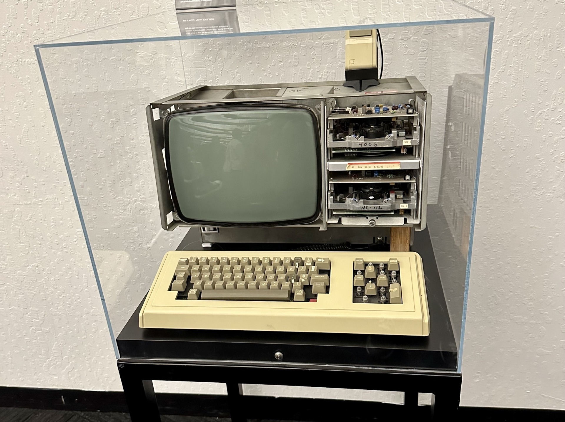 40年前にコンピュータの操作方法を確立したApple Lisa。記念