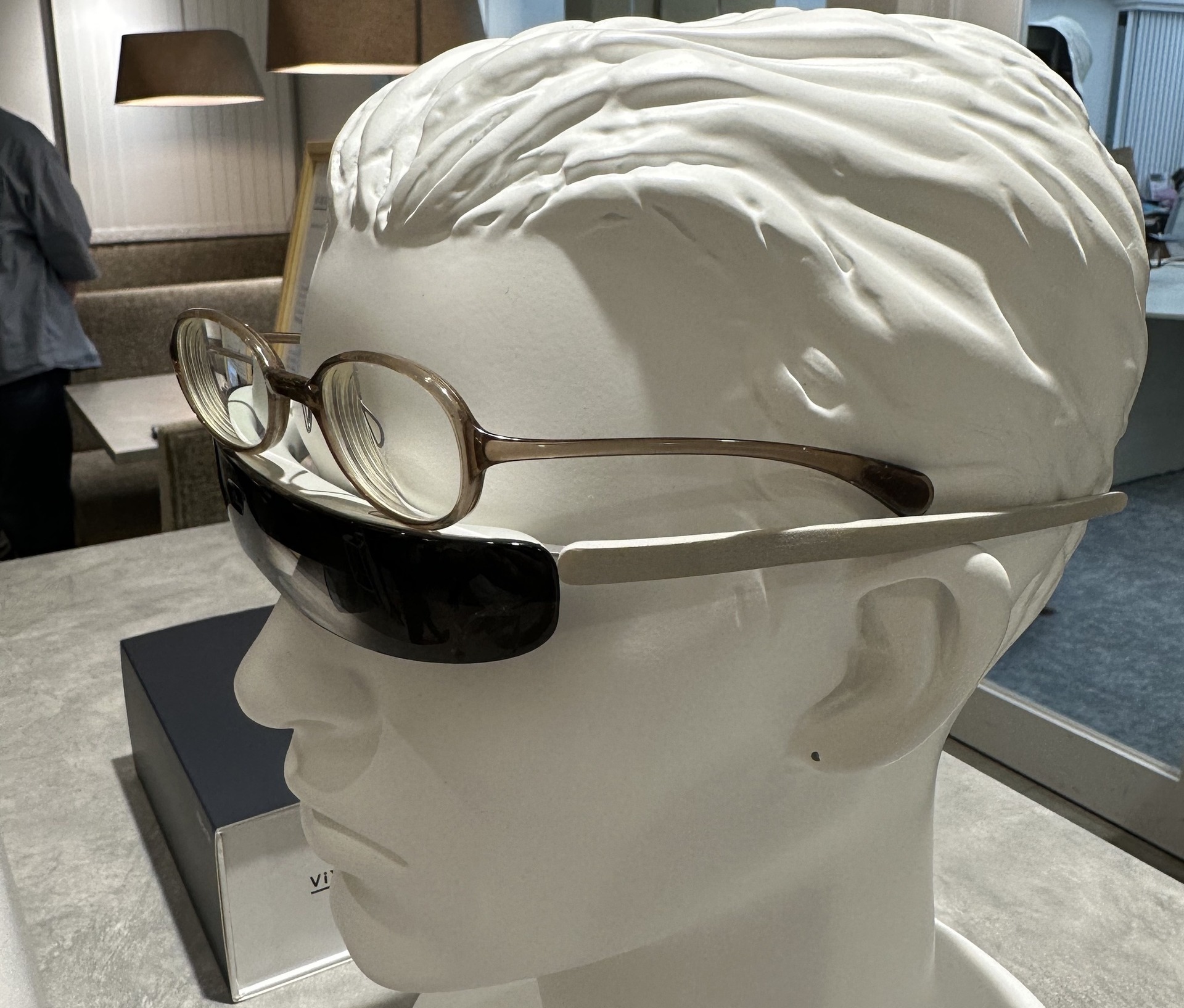 近視・老眼・緑内障の自分にオートフォーカス“メガネ”「ViXion01」は 
