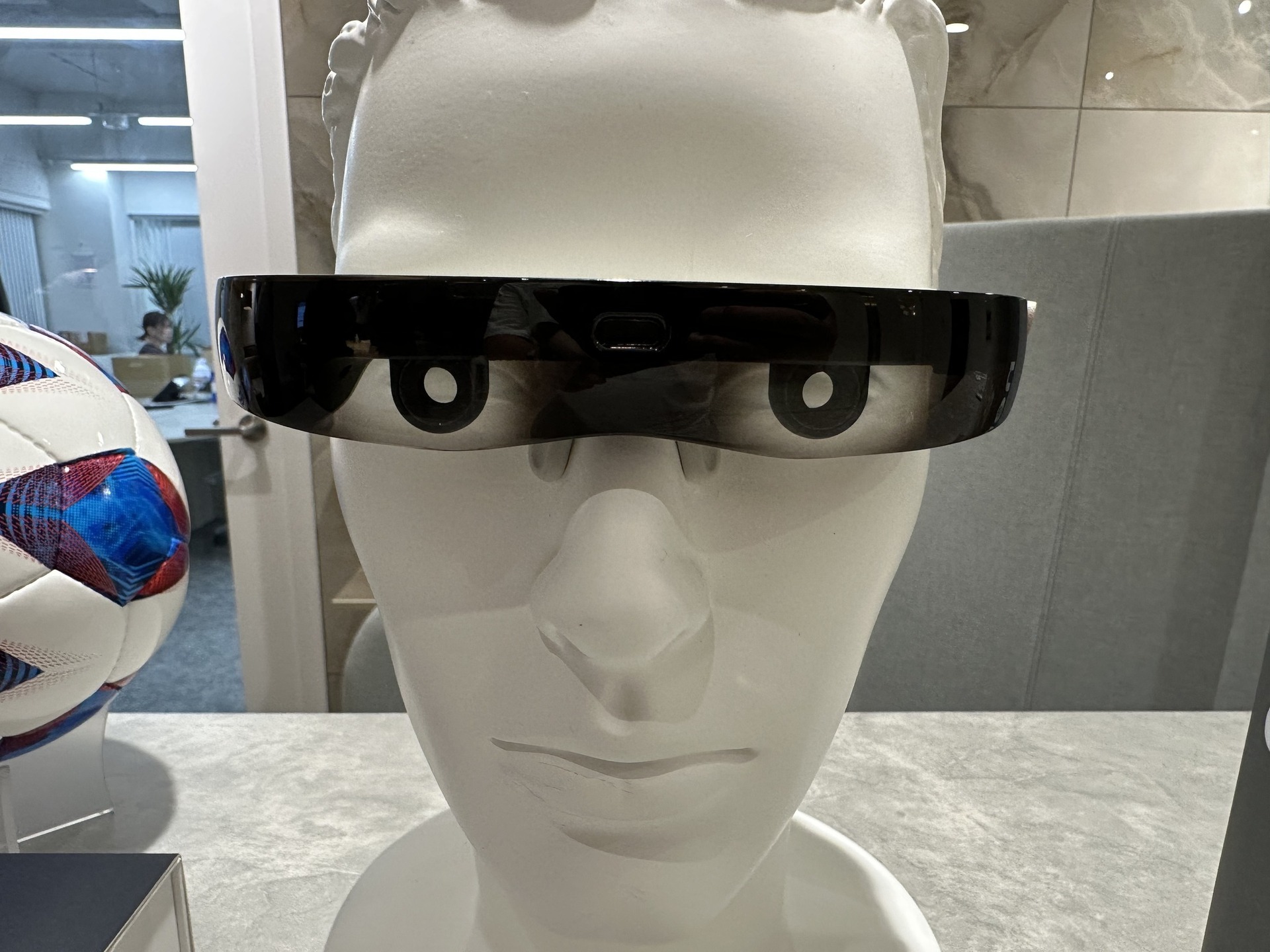 近視・老眼・緑内障の自分にオートフォーカス“メガネ”「ViXion01」は 