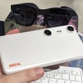 令和のステレオ3Dカメラ XREAL Beam Pro発売。3万円台のスマホ型「空間コンピューティングデバイス」、ARグラスをフル活用