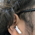 AirPods 4レビュー。軽い装着感とノイキャン両立、自然な外音が魅力。無線充電や「探す」対応などケースの機能差に注意(石野純也)