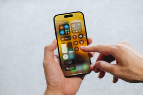 iOS 18はコントロールセンターも便利な新機能追加。ボタン位置やサイズ変更、ページ追加などカスタマイズのしかたを解説（iPhone Tips） 画像