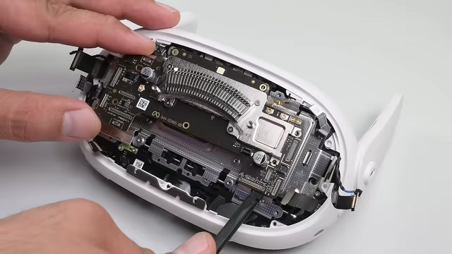 Image:iFixit/YouTube