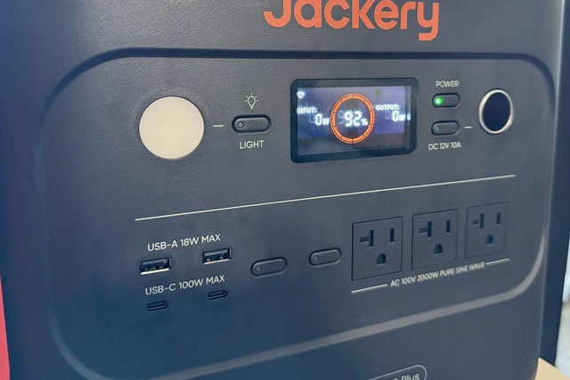 災害対策にポータブル電源を購入。ブラックフライデーで1264WhのJackery 1000 Plusとソーラーパネル セットが4割引きでした：編集部買い物日記（仮）