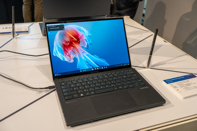 14型デュアル画面ノートASUS Zenbook Duo UX8406MA国内発売。キーボード込み約1.6kgで二画面環境持ち歩き