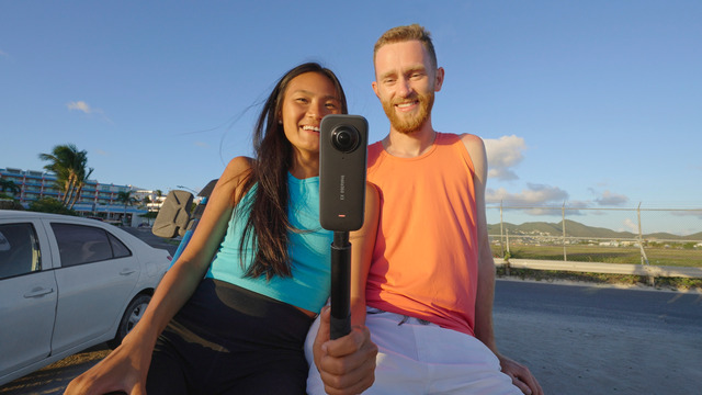 Insta360 X3発表。360度アクションカメラが大型センサやタッチ画面でさらに進化