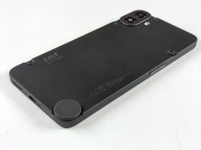 日本未発売のCMF Phone 1、交換カバーとパーツで色のカスタムを楽しむ(山根康宏）