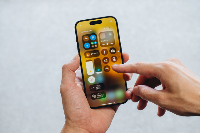 iOS 18はコントロールセンターも便利な新機能追加。ボタン位置やサイズ変更、ページ追加などカスタマイズのしかたを解説（iPhone Tips）
