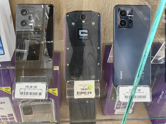 ロシアの謎スマホがスイスで普通に売っていた（スマホ沼）