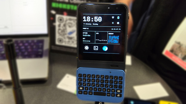 BlackBerryみたいなQWERTYキーボード付きモバイルPC「Mecha Comet」が楽しい（スマホ沼）