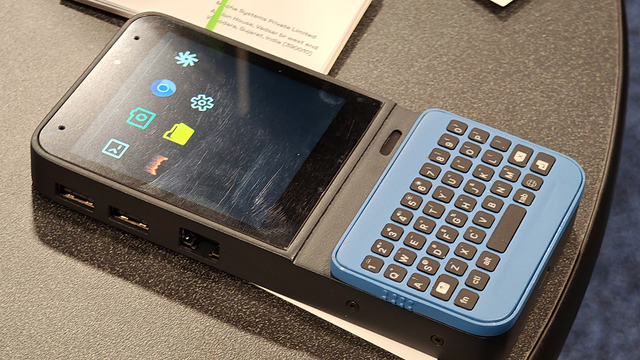 BlackBerryみたいなQWERTYキーボード付きモバイルPC「Mecha Comet」が楽しい（スマホ沼）