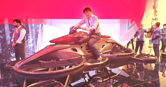 空飛ぶクルマから8K立体映像、3Dプリント電動バイクまで。ドバイGITEX2022で見た10年後の未来（山根康宏）