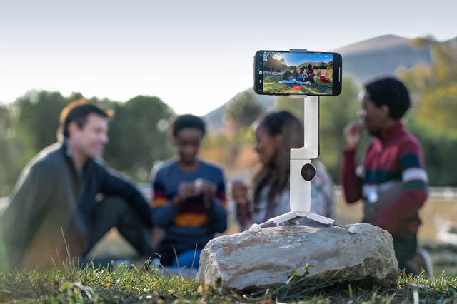 Insta360 Flow発売「AI追跡」搭載のスマホカメラ用ジンバル