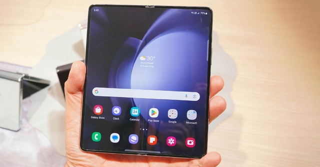 Galaxy Z Fold5 / Flip5ハンズオン。ヒンジの隙間がなくなり薄型化、ISP改善でカメラの画質向上に期待（石野純也）