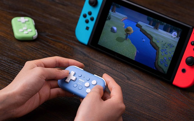 手の中サイズの小型コントローラ8BitDo Micro発売。左手用やリモコンにもなるBluetooth 対応